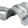 Attache à un trou en acier pour câble BX/AC90 et conduit EMT, format compact pour fixation électrique sécurisée.